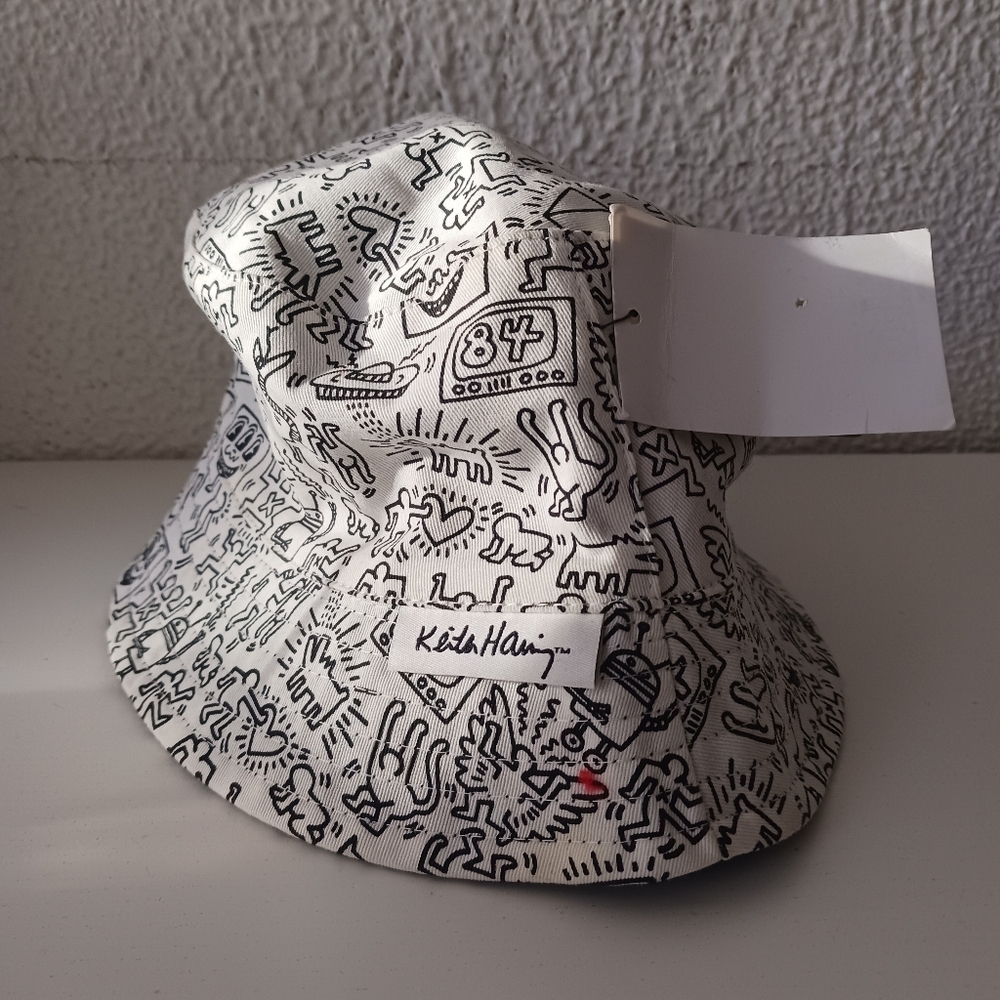 NWT H&M Keith Haring bucket hat size S/56